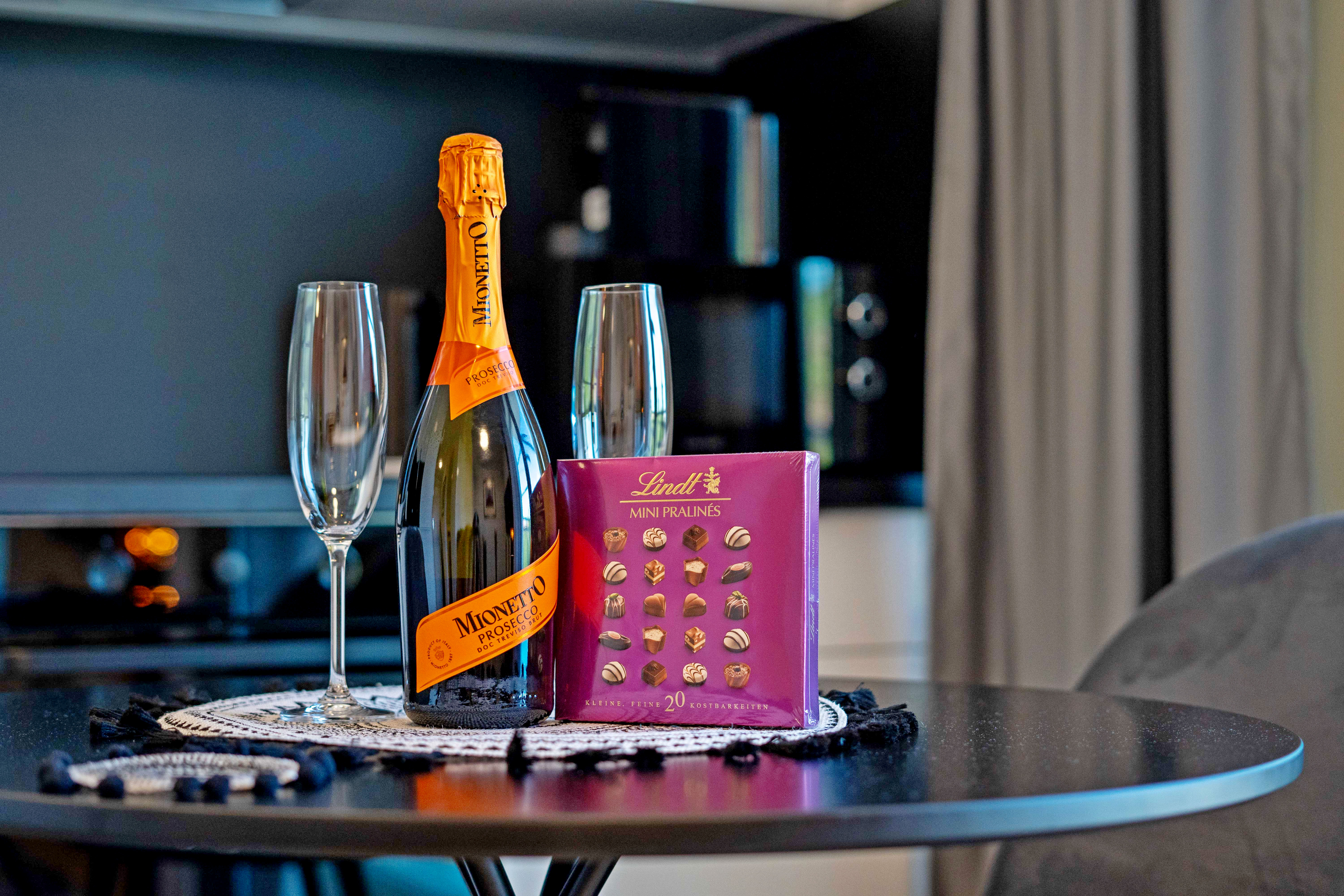 Donizetti‑C dining corner